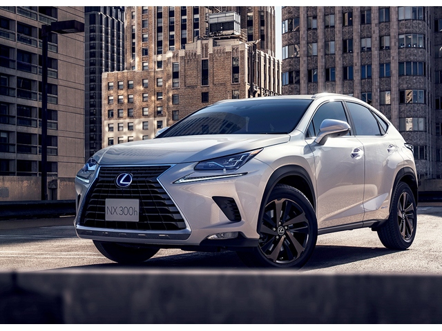マイナーチェンジを受けて精悍になった「レクサスNX300h “version L”」のAWD車、価格は596.0万円