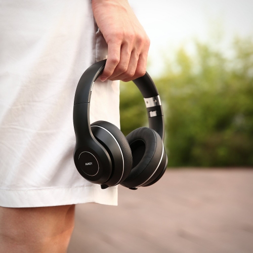 持ち運びイメージ（写真：AUKEY発表資料より）