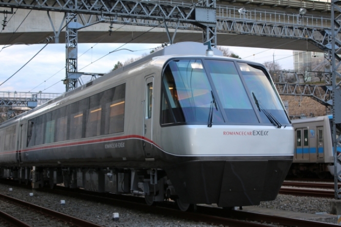 ロマンスカー・ＥＸＥα（３００００形）（写真: 小田急の発表資料より）