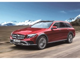 SUV譲りの高いアイポイントとロードクリアランス、そして走破性、ステーションワゴンの実用性を兼ね備えたメルセデス・ベンツ初のクロスオーバーモデル新型「E 220 d 4MATIC オールテレイン」、価格は861.0万円