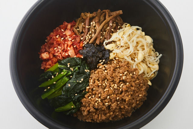 「ビビンバ丼（にんにくあり）」（写真：スターフェスティバルの発表資料より）