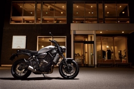 ロードスポーツ「XSR700 ABS」。(画像:ヤマハ発動機発表資料より) ロードスポーツ「XSR700 ABS」。(画像:ヤマハ発動機発表資料より)