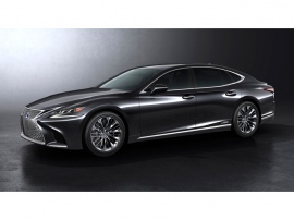 5代目となる新型レクサスLSは、セダンとして十分な居住性を確保しながら、斬新なクーペシルエットを両立したスタイリング大きな特徴だ