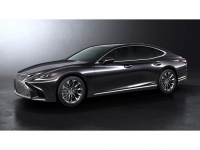 5代目となる新型レクサスLSは、セダンとして十分な居住性を確保しながら、斬新なクーペシルエットを両立したスタイリング大きな特徴だ