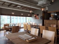 単身世帯に向けた飲食サービスや娯楽業態に注目が集まっている。既婚者であってもあえて一人を楽しむおひとり様も年々増加してきている。