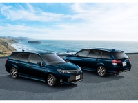 写真はマイナーチェンジしたカローラ・フィールダーの最上級モデル「ハイブリッドG“W×B”」、価格は253万6920円