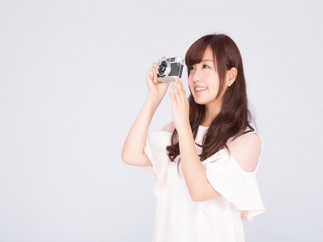 不便すぎるフォトアプリ「Gudak Cam」はデジタルカメラが失った、アナログカメラのドキドキ感やワクワク感を思い出させてくれる。デジタル時代のアナログの反動。