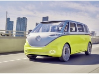 クルマの未来を具現化した電気自動車『I.D シリーズ』から2022年の生産が決定した、かつてのVWバスをモチーフにした電気自動車のコンパクトなバン「I.D BUZZ」などを中心に展示される