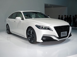 東京モーターショーで展示されたトヨタ「CROWN Concept」、完成度は高く、ほぼこの形で2018年夏に正式に発売となる 東京モーターショーで展示されたトヨタ「CROWN Concept」、完成度は高く、ほぼこの形で2018年夏に正式に発売となる