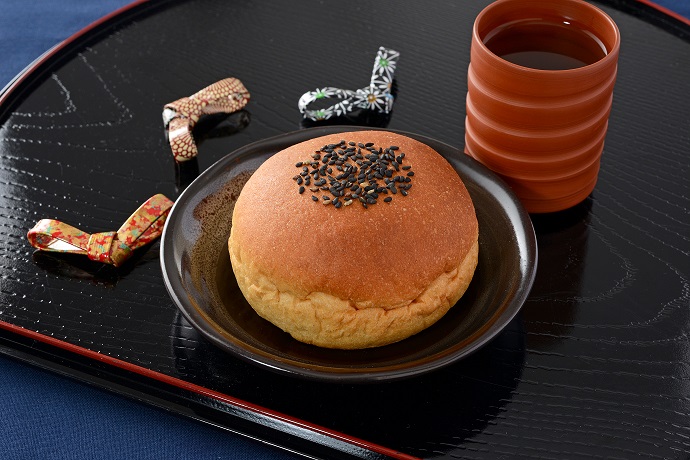 「ブランのあんぱん（写真：ローソンの発表資料より）」