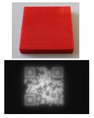 上は通常のカメラで撮影したもの、下は同じものを近赤外線カメラで撮影したもの。（画像：DIC発表資料より）