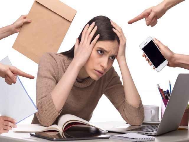 自社のもつ顧客情報や過去実績のデータをどのように保存するのか、という点が多くの企業の課題となっている。オンラインストレージの利用はこうしたデータ保存の選択肢のひとつではあるが、セキュリティ対策などクリアすべき課題も多い。