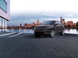 新型「ジープ・コンパス (Sport)」(FCAジャパンの発表資料より) 新型「ジープ・コンパス (Sport)」(FCAジャパンの発表資料より)