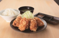 「からまや定食」（写真：エバーアクションの発表資料より）