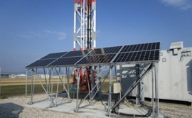 ソーラーパネルを使用したグリーン基地局（写真: NTTドコモの発表資料より）