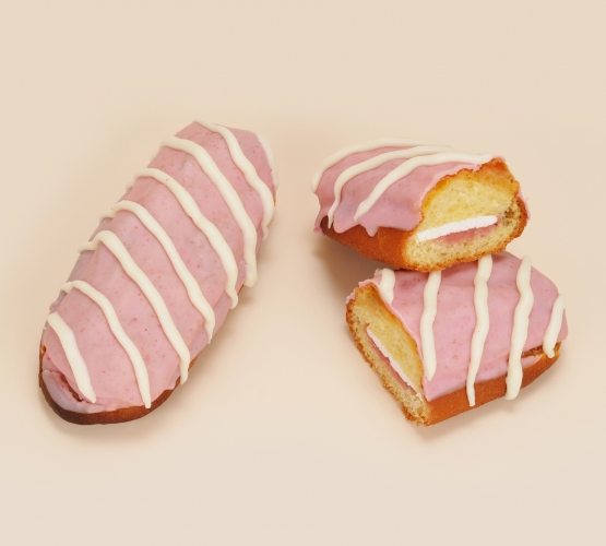 「エクレアみたいなパン（いちご＆ホイップ）」