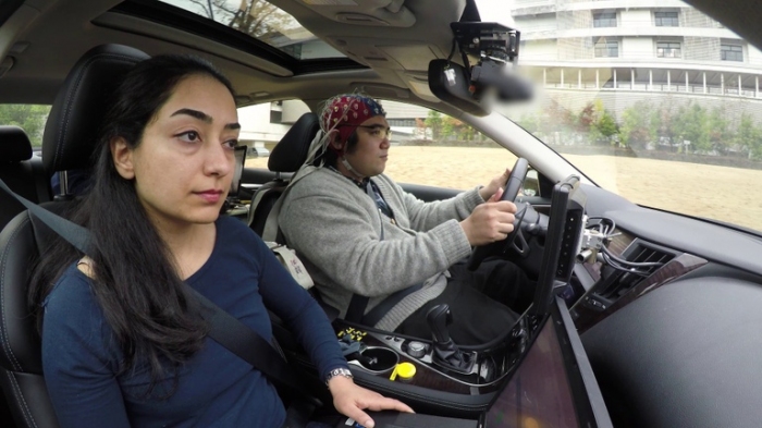 「Brain to Vehicle（B2V）」の実験の様子。(写真: 日産自動車の発表資料より)