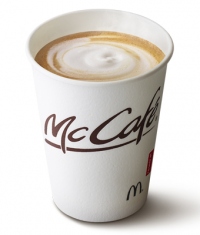 「新カフェラテ」（写真：日本マクドナルドの発表資料より）