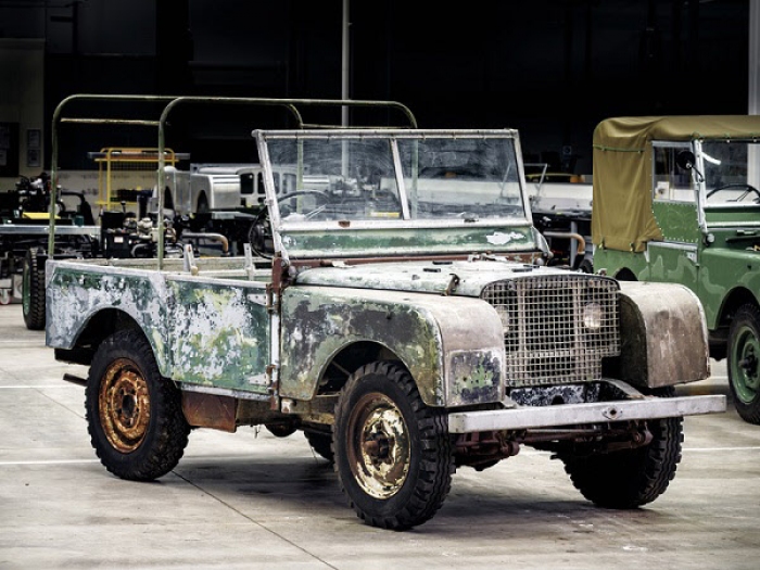 発見され、これからレストアされる『LAND ROVER』オリジナル・ローンチ・モデル。（画像：ジャガー・ランドローバー発表資料より）