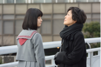 幽霊である「あおば」と語り合うるい子（小林聡美）。まさに本ドラマ屈指のエピソードとなっている（c）日本テレビ