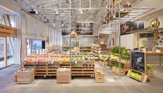 無印良品の有楽町店食品売り場。堺北花田店は世界最大の無印良品店舗となる（良品計画発表資料より）