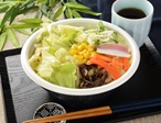 「1/2日分の野菜が摂れるちゃんぽん」（写真：ローソンの発表資料より）