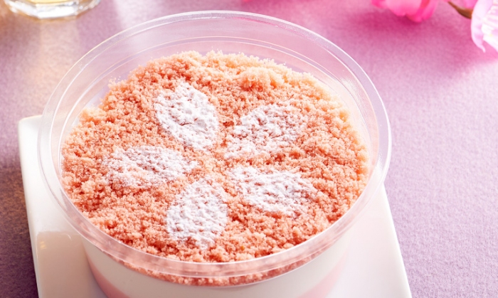 「2層仕立ての桜のドゥーブルフロマージュ」（写真：セブンイレブンの発表資料より）