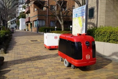 CarriRo Deliveryに追従するCarriRo。 (画像:ZMP発表資料より) CarriRo Deliveryに追従するCarriRo。 (画像:ZMP発表資料より)