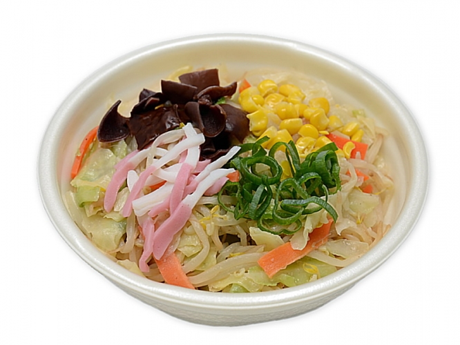 「1日分の野菜を食べるちゃんぽん（熟成麺）」（写真：セブンイレブンの発表資料より）