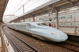 N700系の新幹線。(c) 123rf