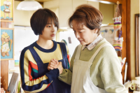 どのような親子よりも親子らしい関係を気付いているハリカと亜乃音（c）日本テレビ