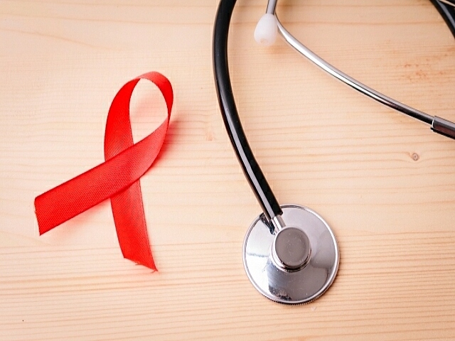 2日、内閣府は「HIV 感染症・エイズに関する世論調査」の結果概要を公表した。「同じ意味と理解」が36.9%で最多。「正しく理解」していたのは19.8%。若い世代ほど「正しく理解」している傾向。