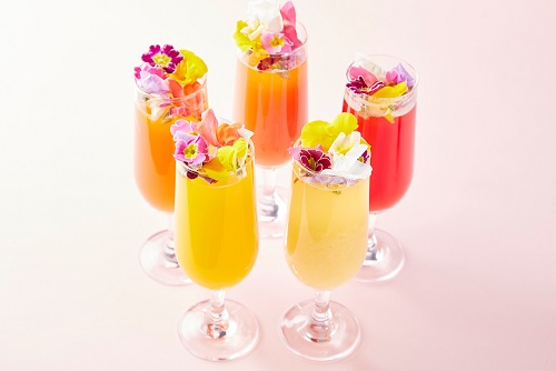 中央から左回りに「梅酒サングリアビール」「トマトビール」「マンゴービール」「パインビール」「レッドグレープフルーツビール」。(画像: リカー・イノベーションの発表資料より)