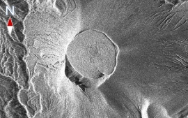 霧島連山の新燃岳火口周辺を撮影(写真:NECの発表資料より) 霧島連山の新燃岳火口周辺を撮影(写真:NECの発表資料より)