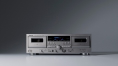 ダブルカセットデッキ「W-1200」。(画像: ティアックの発表資料より)