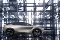 「ニッサン IMx KURO」（画像: 日産自動車の発表資料より）