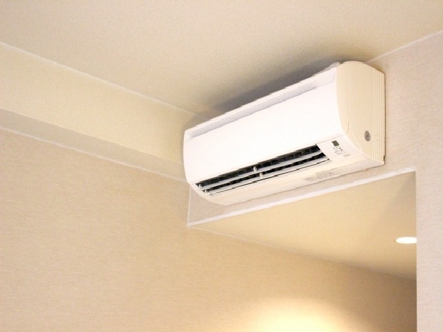 白物家電の国内出荷額は好調だ。中でも「ドラム式洗濯機」「食洗機」「ロボット掃除機」は「新三種の神器」と呼ばれ、高い人気を集めていることから各家庭への普及も進む。