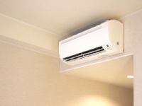 白物家電の国内出荷額は好調だ。中でも「ドラム式洗濯機」「食洗機」「ロボット掃除機」は「新三種の神器」と呼ばれ、高い人気を集めていることから各家庭への普及も進む。