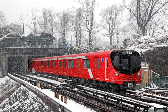 新型車両「2000系」。