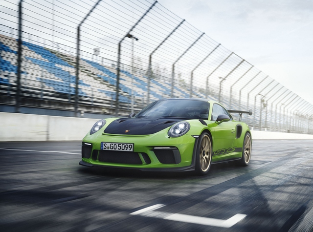 ポルシェがジュネーブで公開したモータースポーツのための公道レーサー「911GT3 RS」、価格は2692.0万円決定し、3月28日から受注・予約を開始した