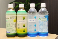 「箱根の森から緑茶」（左）と「箱根の森から」(画像: 小田急電鉄の発表資料より)