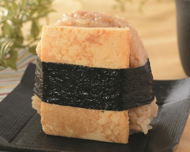 「だし巻玉子おにぎり」（写真：ローソンの発表資料より）