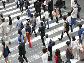 総務省統計局が2017年10月1日現在の人口推計を公表。総人口は1億2670万6千人、前年比22万7千人の減少。日本人人口は37万2千人の減少で減少幅は7年連続で拡大。外国人は14.7万人増加で増加幅は拡大。