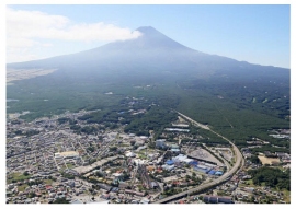 富士急ハイランド。（画像:富士急行発表資料より）