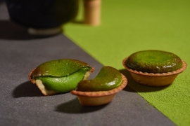 「焼きたて抹茶チーズタルト」(画像: BAKEの発表資料より) 「焼きたて抹茶チーズタルト」(画像: BAKEの発表資料より)