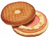 セイボリーサンド・ドーナツハムコーン（写真：ミスタードーナツの発表資料より）