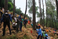 ローヤルゼリーなどのミツバチ産品の製造・販売を行う山田養蜂場は1999年から、同国で植樹活動を続けている