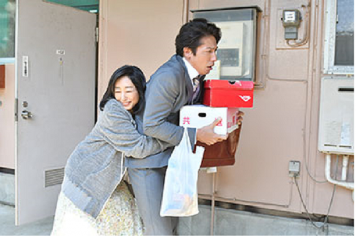 どこまでも不倫相手に食らいつく綾子（木村多江）。本編でも秀明（玉木宏）に「アナコンダかよ」と突っ込まれるほどに狂っているのがわかる（c）TBS