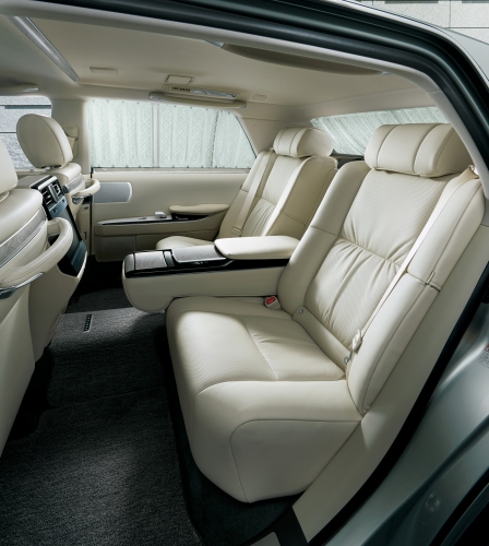 本革仕様「極美革」。