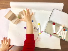 保育士が不足していても保育所を設置できるよう、政府は国家戦略特区において特例を設けることを決めた。資格保有者以外のいる保育所も国からの補助金を受けられるようになり、より多くの人材が保育士として働くための土壌づくりになると期待される。 保育士が不足していても保育所を設置できるよう、政府は国家戦略特区において特例を設けることを決めた。資格保有者以外のいる保育所も国からの補助金を受けられるようになり、より多くの人材が保育士として働くための土壌づくりになると期待される。